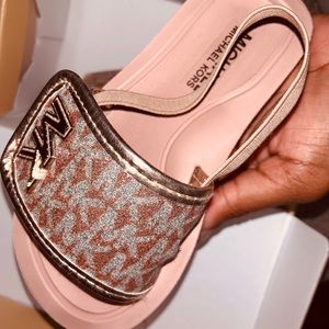 Children’s designer sandals! 😊 (Salmon pink)